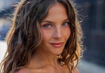 Por qué el protector solar con color es mejor para prevenir las arrugas